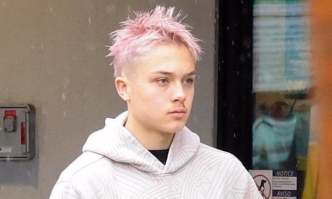 Knox Jolie-Pitt "Lột Xác": Tóc Nhuộm Mới Gây Sốt, Gợi Nhớ Angelina Jolie