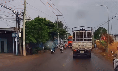 Xe Máy và Xe Đầu Kéo: Bài Học Cảnh Giác Về An Toàn Giao Thông