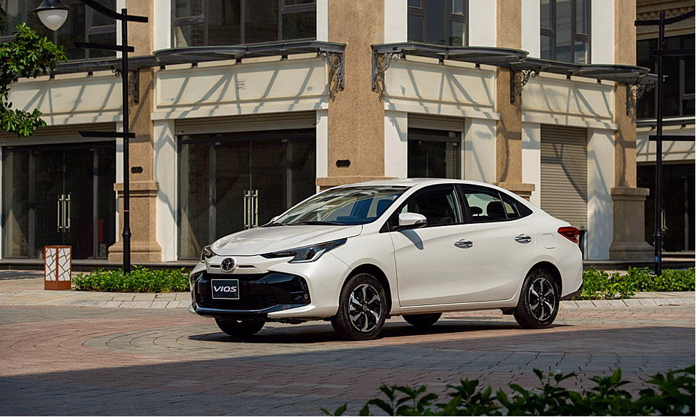 Phân Tích Doanh Số Sedan Hạng B Tháng 10: Vios Vẫn Vững Ngôi, City Bứt Phá