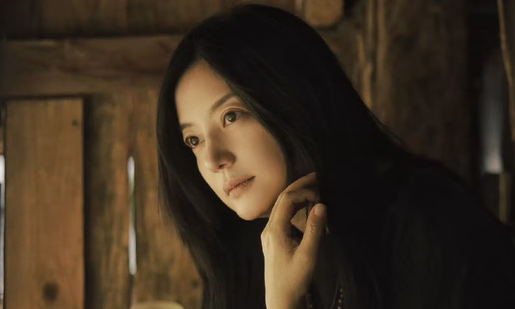 Triệu Vy Bác Bỏ Tin Đồn Liên Quan Ông Trùm: Sự Thật và Hệ Lụy